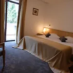 Flores Otel