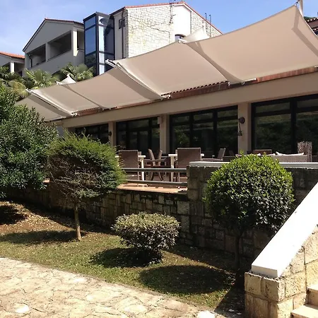 Flores Hotel Porec