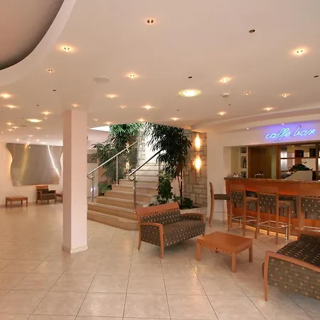 Otel Flores 4*