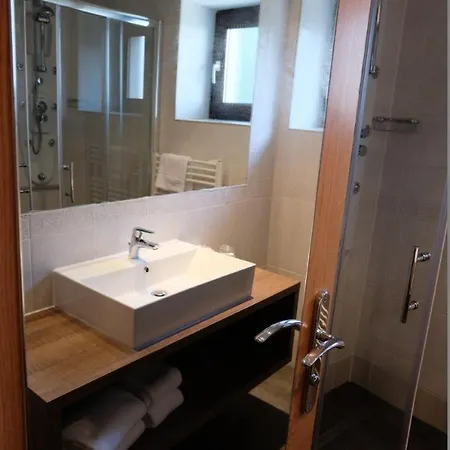 Flores Hotel 4*