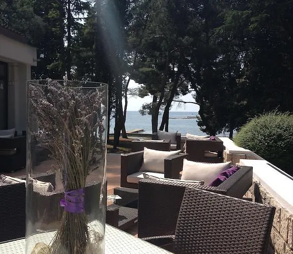 Flores 4* بوريتش