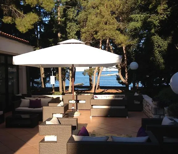 Flores Hotel 4*